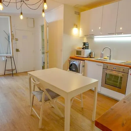 7 Sunny Hideaway Place Des Vosges 아파트